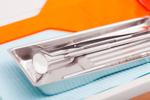Instrumentos dentales dentales
 - Foto, Imagen