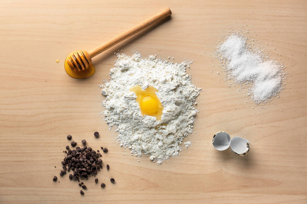 Ingredients for making dough on table - Foto, afbeelding