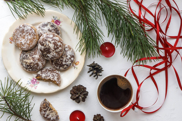 Fragrant, festive, Christmas coffee with biscuits and gingerbread and ornaments - Φωτογραφία, εικόνα