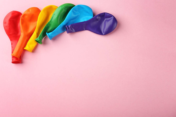 Rainbow balloons on color background, top view - Foto, Bild