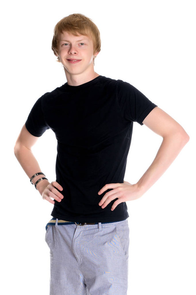 Jonge man in korte broek en een vest - Foto, afbeelding