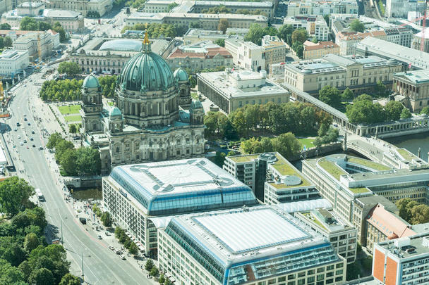 Paisaje circular de Berlín con Isla de los Museos y Catedral de Berlín
  - Foto, imagen