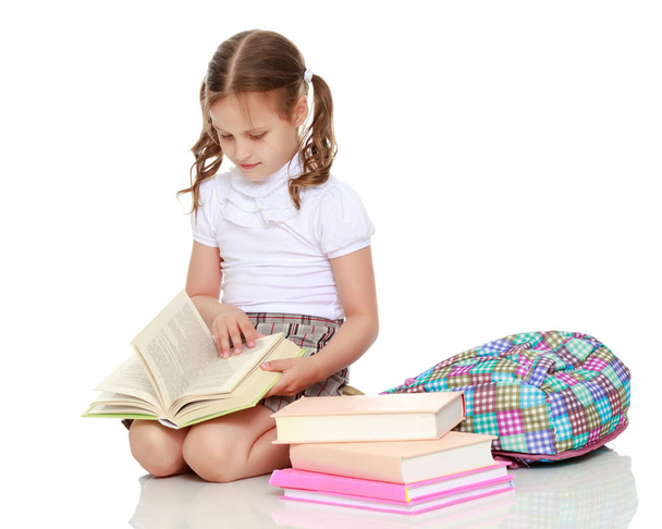 Little girl with a book - Foto, Imagen