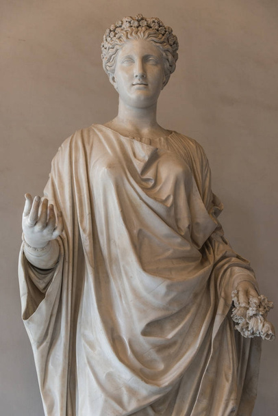 Portrét krásné římské ženy v kameni, Řím, Itálie - Fotografie, Obrázek