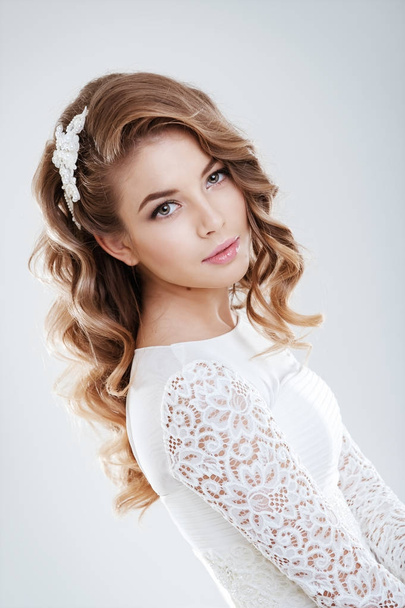 fashion portrait of young beautiful woman in white wedding dress  - Φωτογραφία, εικόνα