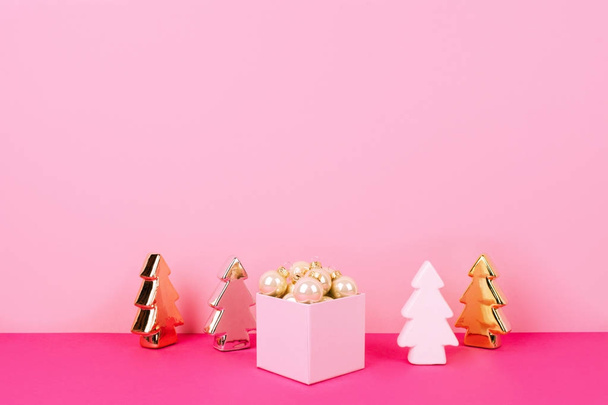 Christmas tree balls on a pink background - Foto, imagen