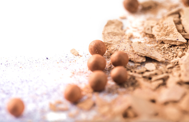 close-up shot of crushed nude cosmetic powder on white - Foto, Imagen