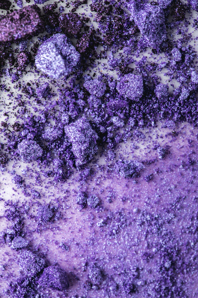 felülnézet kiömlött lila kozmetikai szem árnyék - Fotó, kép