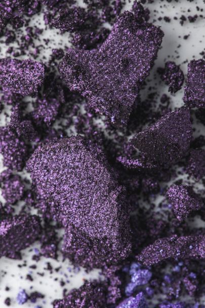 Close-up shot van cosmetische purple eye shadows als achtergrond - Foto, afbeelding