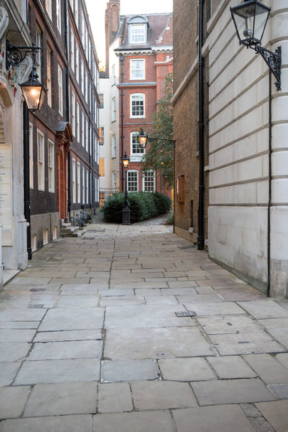 London, United Kingdom - October 30th, 2017:- A cobbled Street - Photo, image