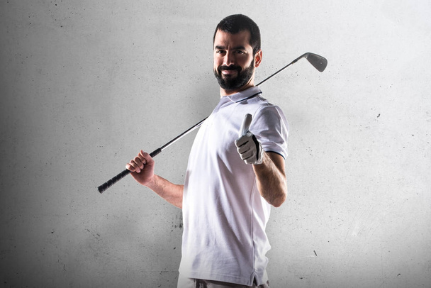Golfeur homme avec le pouce levé
 - Photo, image