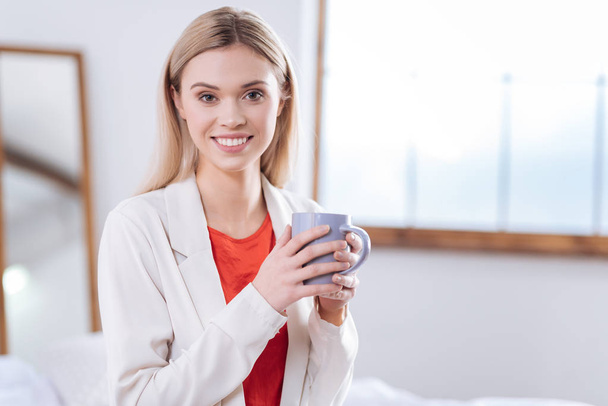 Fair-haired woman posing with a mug of coffee - Zdjęcie, obraz