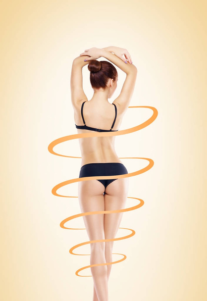 forme et sportive femme en lingerie noire, vue arrière. Spirale autour du corps. Sport, fitness, alimentation, perte de poids et concept de santé
  - Photo, image
