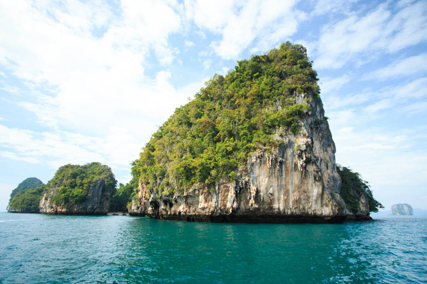 Nějaký ostrov poblíž Koh hong (ostrov Hong), Thajsko. - Fotografie, Obrázek