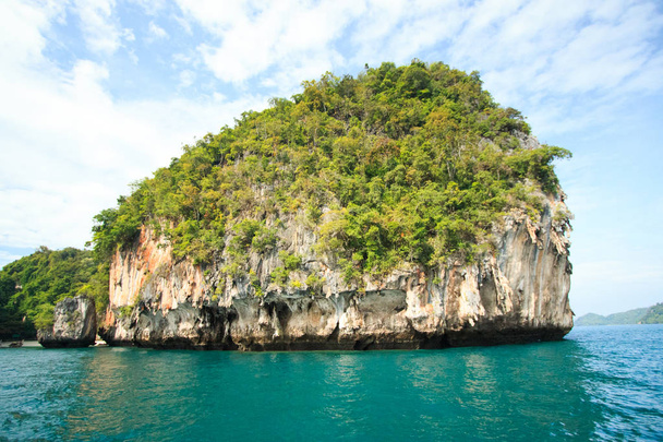 Alguna isla cerca del Koh hong (isla de Hong) Krabi, Tailandia
. - Foto, imagen