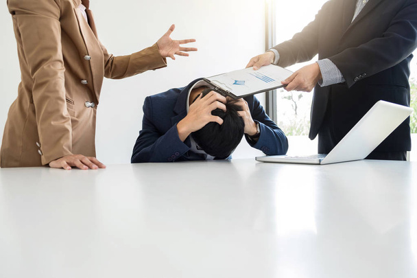 Business people conflict problem working in team turns into figh - Foto, imagen