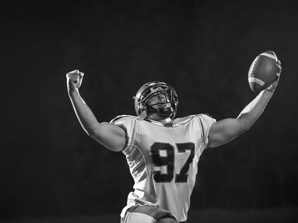 american football player celebrating after scoring a touchdown - Foto, immagini