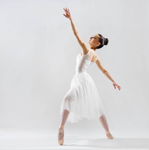 Bailarina (na versão cinzenta
) - Foto, Imagem