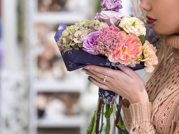 first romantic date bouquet delicate flowers - Foto, imagen