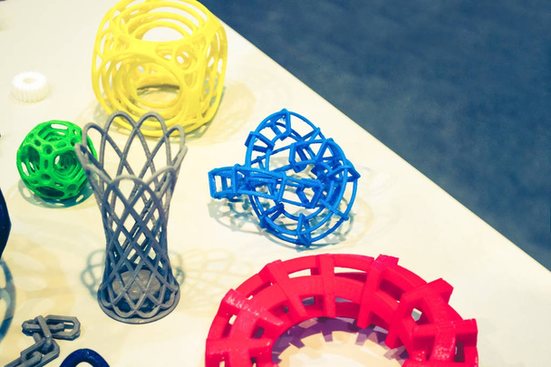Abstraktní modely tištěné 3D tiskárnou zblízka. - Fotografie, Obrázek