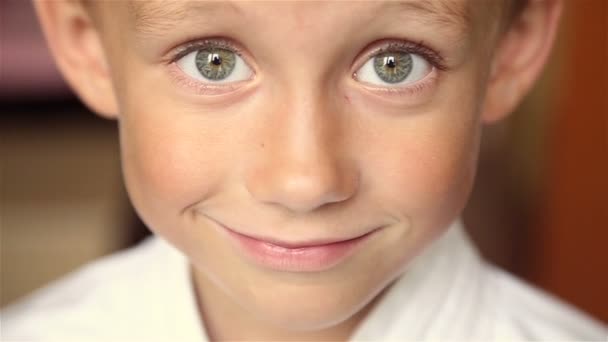 Bir çocuk portresi. Dolu hd video - Video, Çekim