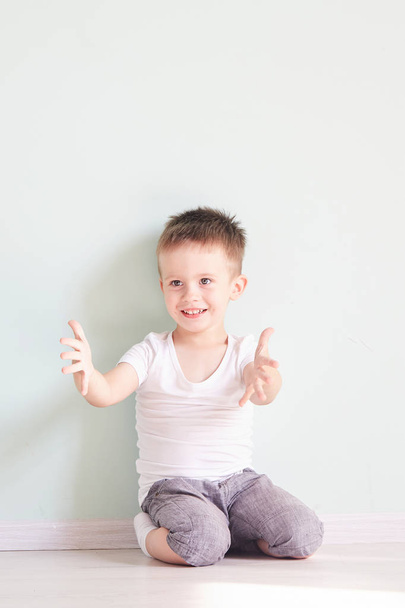Happy cute child reaching out his palms and catching something. - Foto, Bild