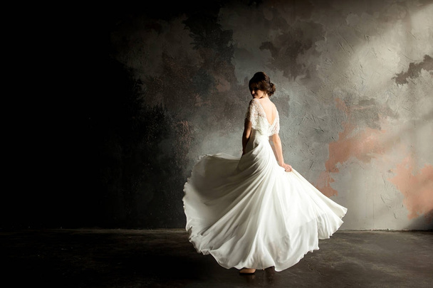 Beautiful bride posing in white wedding dress, full length - Fotoğraf, Görsel