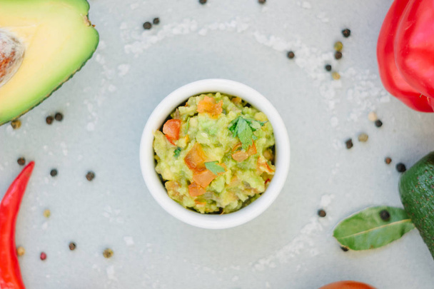 Traditional mexican avocado - vegetarian dip surrounded by its ingredients. - Photo, Image