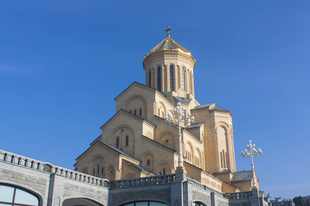 Собор Святой Троицы в Тбилиси (церковь Самеба), Грузия
 - Фото, изображение