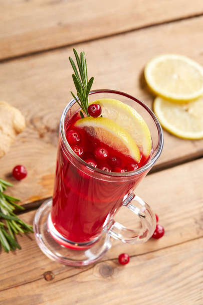 hot cranberry drink on wooden table - Foto, Bild