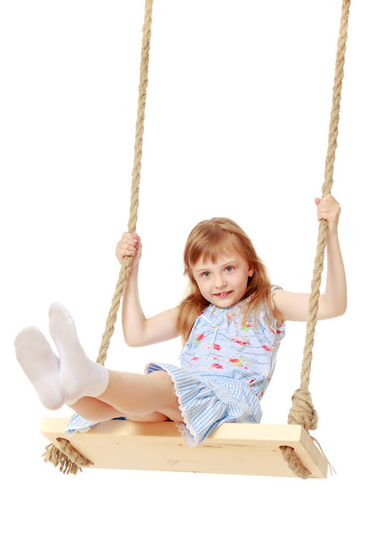 Little girl swinging on a swing - Foto, Imagem
