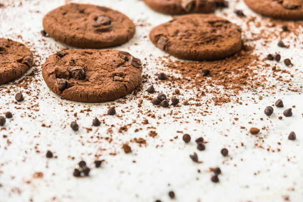 Postre dulce con galletas de chispas de chocolate
 - Foto, imagen