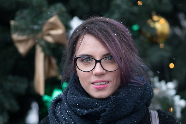 portrait of a beautiful girl outdoors christmas - Foto, Bild