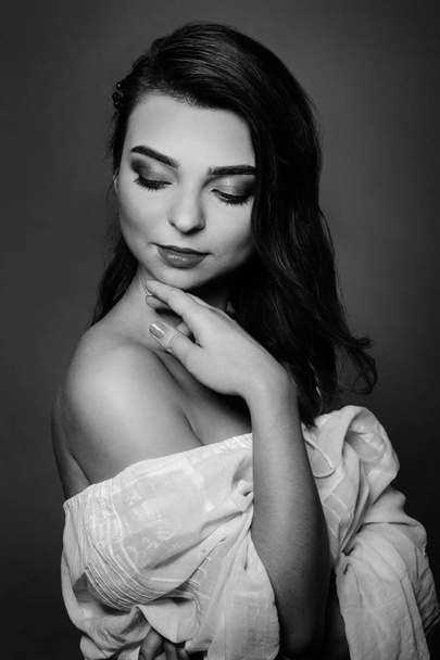 Monochrome portrait of beautiful girl - Fotografie, Obrázek
