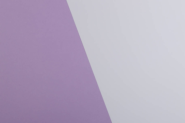 紙テキストの超紫と灰色の背景とフラット組成物 - 写真・画像
