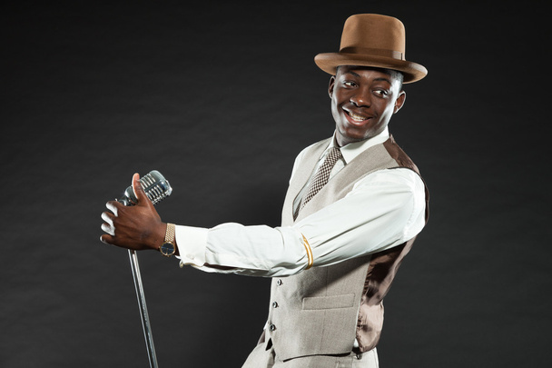 Вінтажний чорношкірий афроамериканський джазовий музикант
. - Фото, зображення