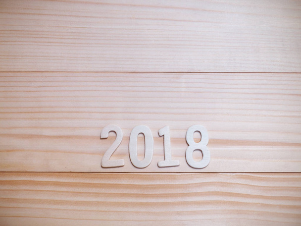 2018 r. nowy rok drewniane numer na tle drewna - Zdjęcie, obraz