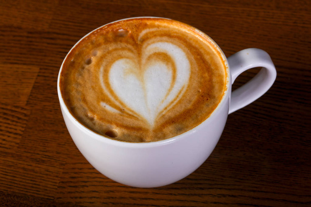 Krema ile sıcak Cappuccino Kupası - Fotoğraf, Görsel