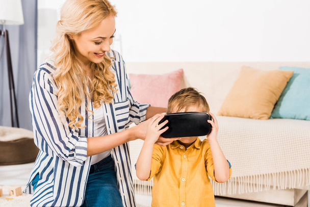 happy mother with cute little son using virtual reality headset at home   - Valokuva, kuva