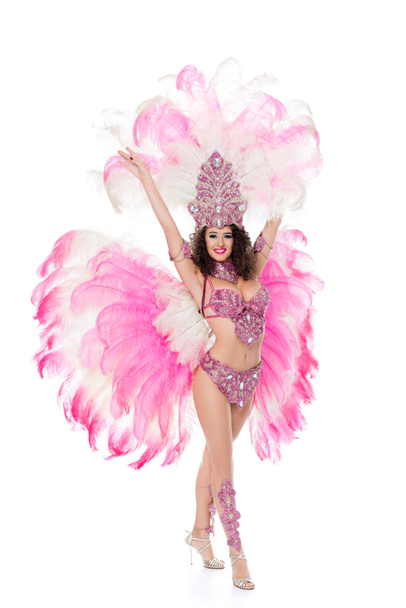 hermosa mujer bailando en traje de carnaval con plumas de color rosa, aislado en blanco
 - Foto, Imagen