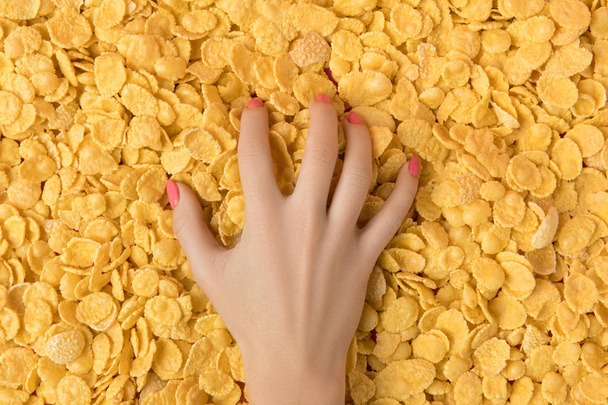 cropped shot of female hand and fresh healthy corn flakes - Zdjęcie, obraz