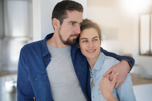 Middle-aged couple standing together in home kitchen - Foto, afbeelding