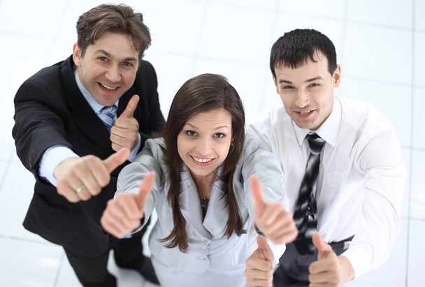 succesvolle business team duimen opdagen - Foto, afbeelding