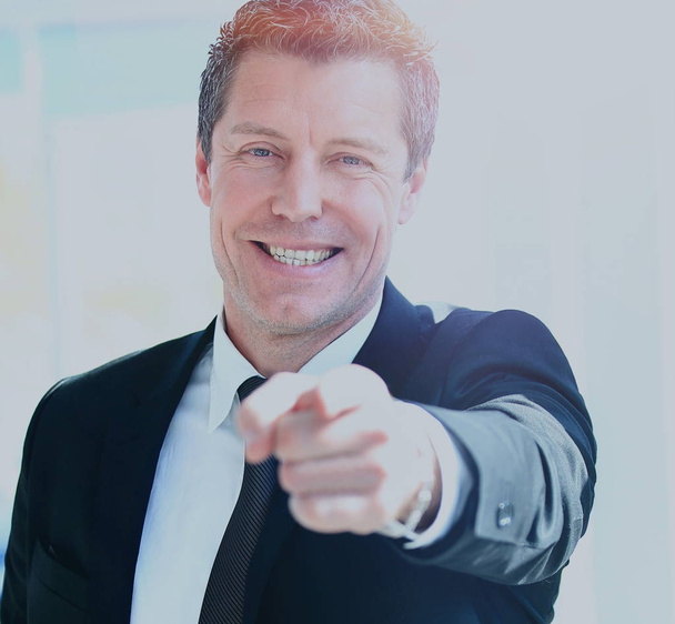 Handsome businessman pointing his finger at you - Foto, Bild