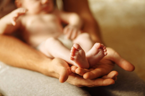 Baby feet in mother hands. Newborn Babys feet on hands - Fotografie, Obrázek