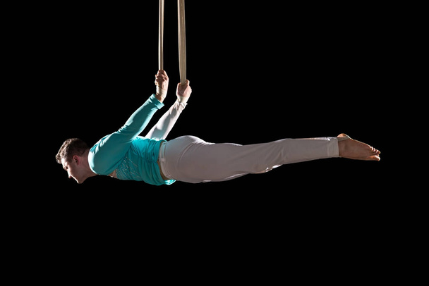Acrobat exercise on slings - Fotoğraf, Görsel