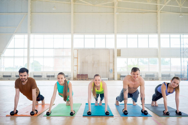 Group of people in a gym - Foto, imagen