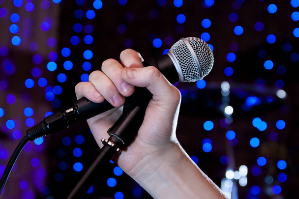 Microphone in hand singer on stage - Foto, Imagen