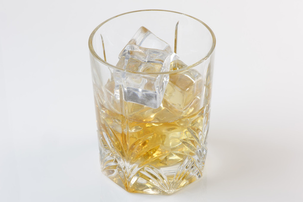 Whisky en las rocas
 - Foto, imagen