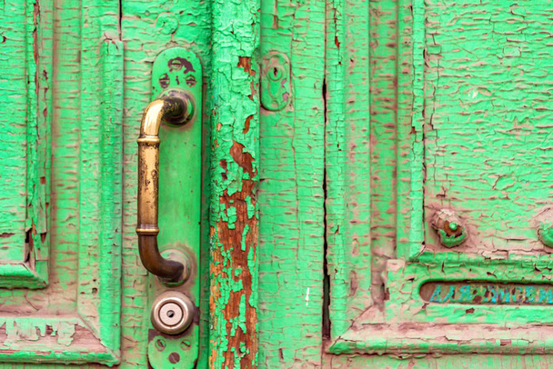 Közelkép a régi bronz ajtógomb - Fotó, kép